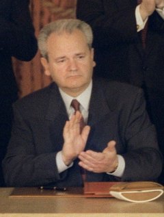 Slobodan_Milosevic_Dayton_Agreement-400x527